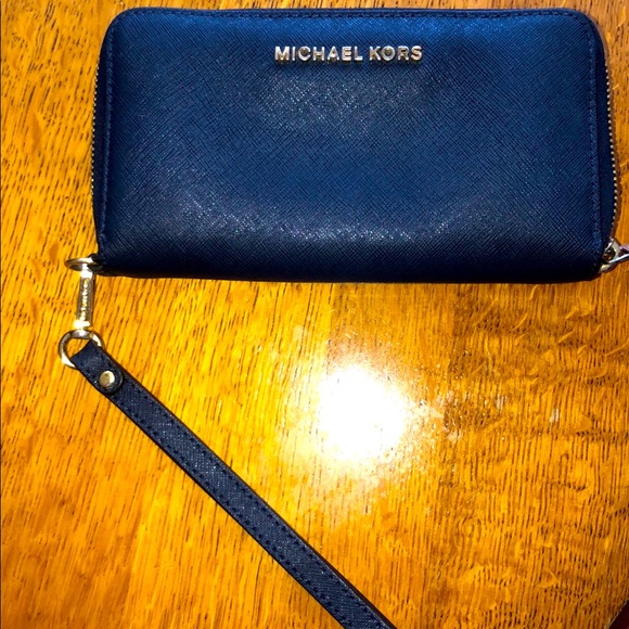Michael Kors Navy Blue Wristlet - Picture 1 of 4
